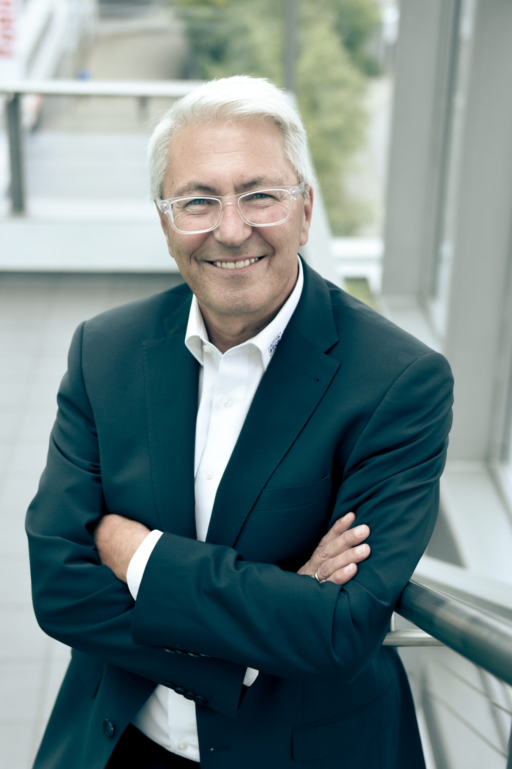 Inhaber Makler Portrait - Michael Beck lächelt freundlich in die Kamera